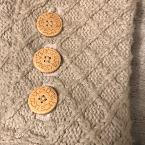 Knitted Cream UGG boots - Picture 2 of 6